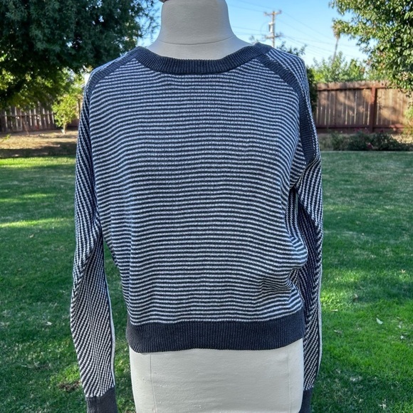 Lululemon Devi Crew Sweater Heathered Dark Grey / Heathered Light Grey | Size 8 - Picture 2 of 12